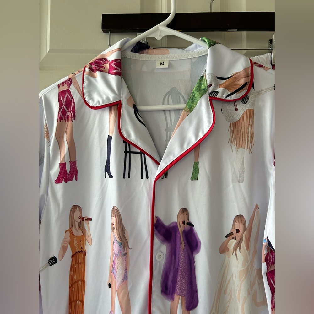 Taylor Swift Print Pajama Set - Picture 4 of 10